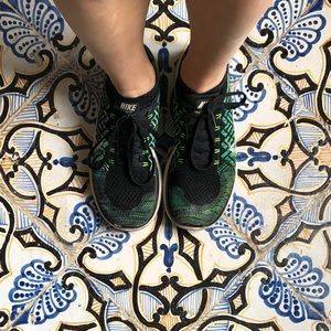 Nike 4.0 Flyknit Sneaker Women’s 9